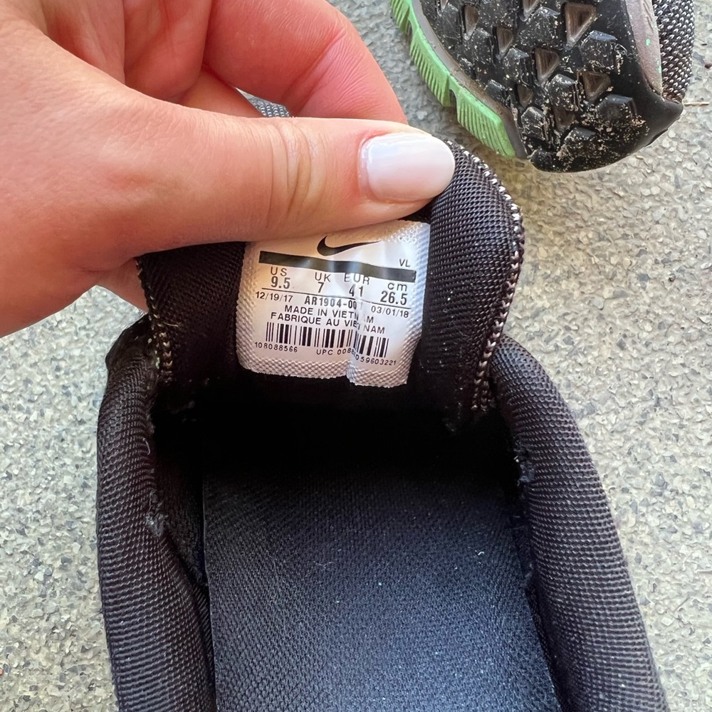 Nike Run Swift Size 9.5 - image 5